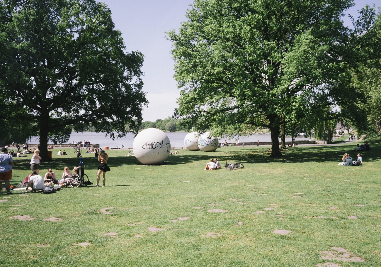 Kunsthalle Münster Sammlung Claes Oldenburg, *Giant Pool Balls